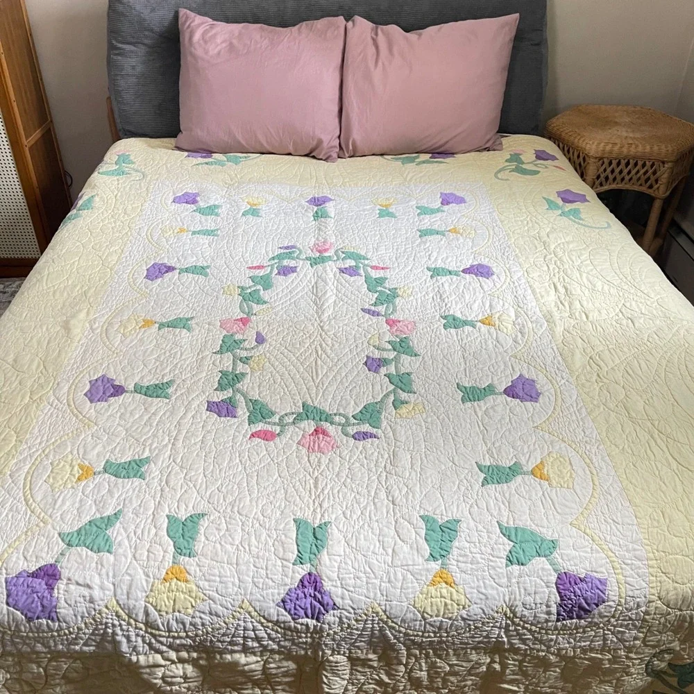 Antique Handmade Amish Hand Sewn Quilted morning glory granny light yellow 90x70
